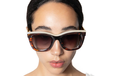 Semi-Translucent Sunglasses Havana Tortoise & Ecru Model view, Brown gradient lenses