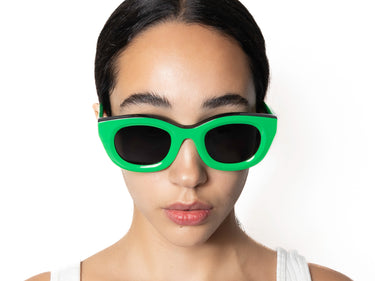 Sunglasses Fern Green & Black Onyx Model view, Grey lenses