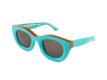 Sunglasses Pool Green & Valiant Poppy Red Three-quarter view, Grey lenses, Silver Seashell wire-core